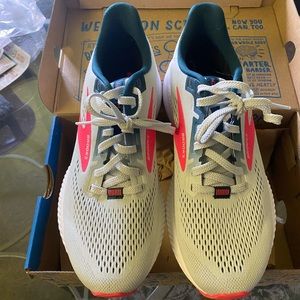 Size 8 Brooks Launch